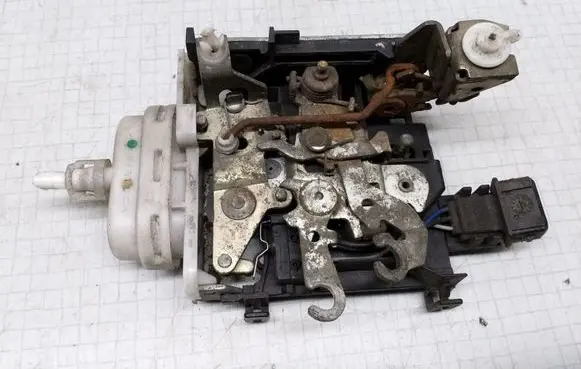 Audi A6 S6 C4 4A Front door lock 4A1837016G