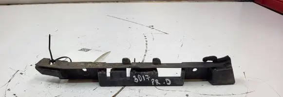 BMW 7 E65 E66 Fender mounting bracket 7135576