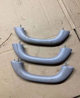 Mitsubishi L200 A set of handles for the ceiling
