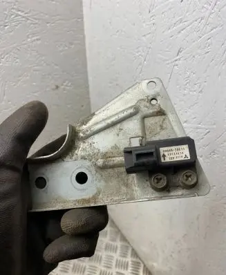 Mitsubishi Pajero Sport I Airbag deployment crash/impact sensor 3394570E11 X2T24372