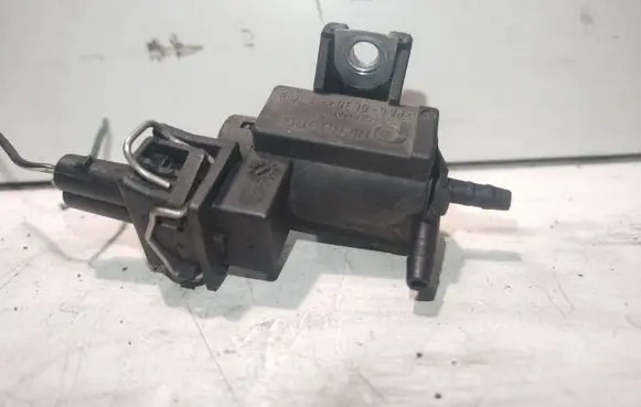 Toyota Avensis T250 Vacuum valve 258600R010