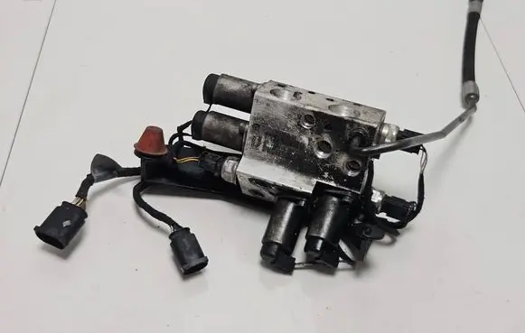 BMW 6 E63 E64 Air suspension valve block 6781488