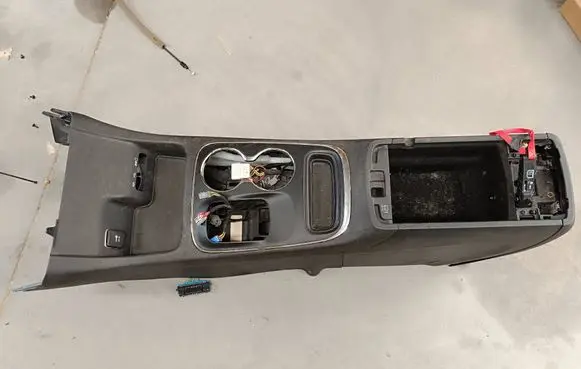 Jeep Grand Cherokee Center console C017500098L 66592 MT1750