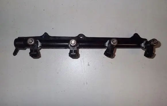 Volkswagen Golf VII Fuel main line pipe 04E133319G