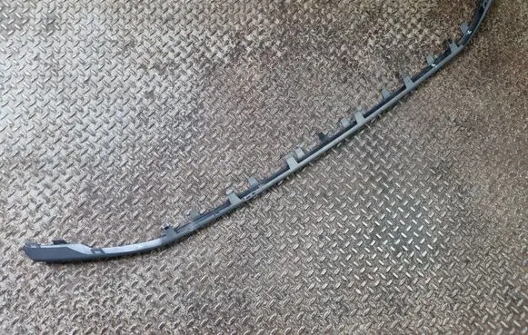 Front bumper splitter molding