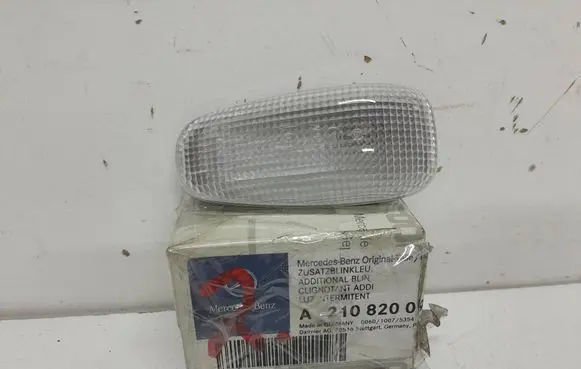 Mercedes-Benz E W210 Front fender indicator light A2108200921