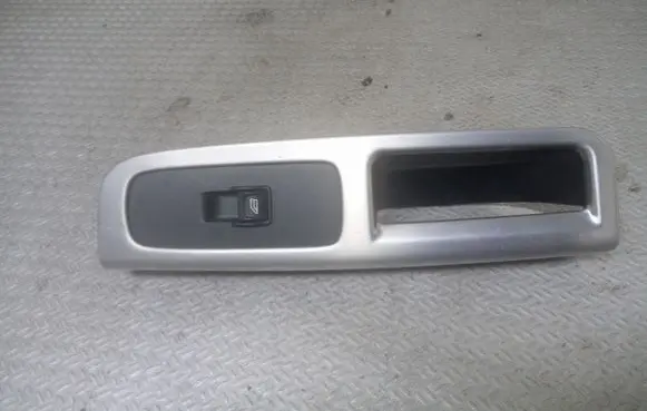 Volvo C30 Electric window control switch 8663815