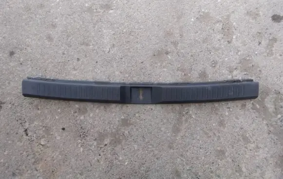 Trunk/boot sill cover protection