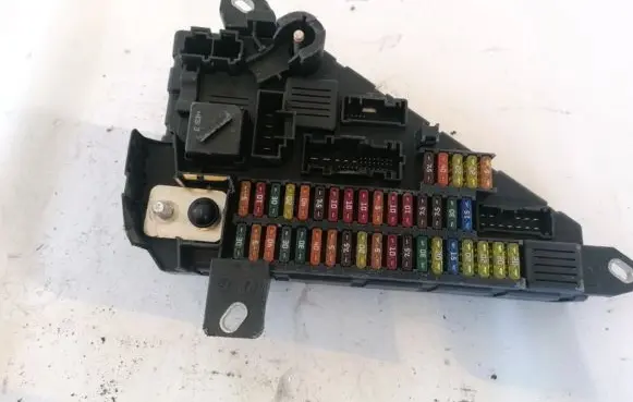 BMW 5 E60 E61 Fuse box set 913883001 518956057