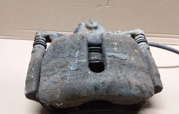 Volkswagen Golf VII Front brake caliper