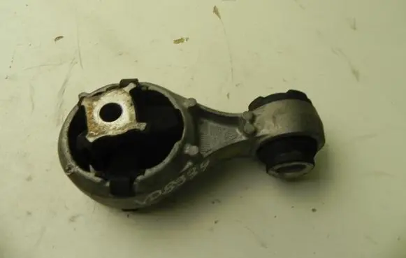 Nissan X-Trail T31 Engine mount bracket 11350JY00A VD8934