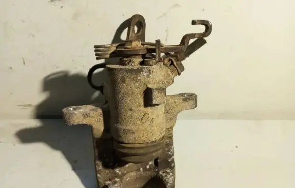 Volkswagen Golf V Rear brake caliper TRW