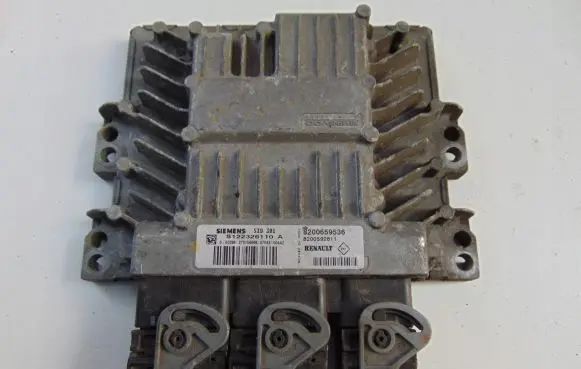 Renault Megane II Engine control unit/module 8200659536 S122326110A