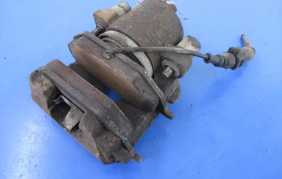Volkswagen Jetta V Front brake caliper