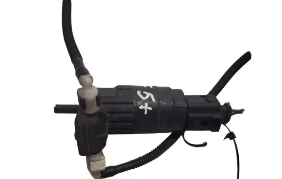 Volkswagen Golf Plus Windscreen/windshield washer pump 1K6955651 3000402