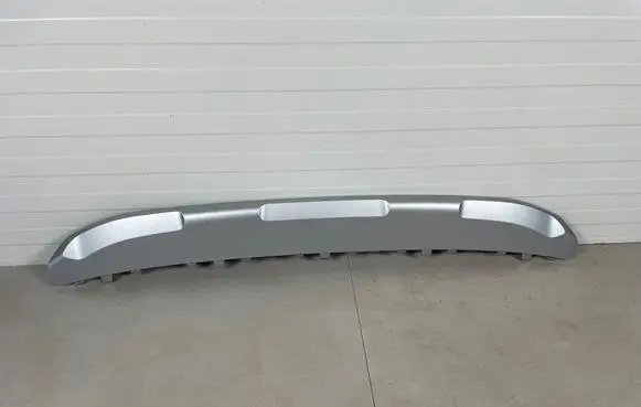 Front bumper lip