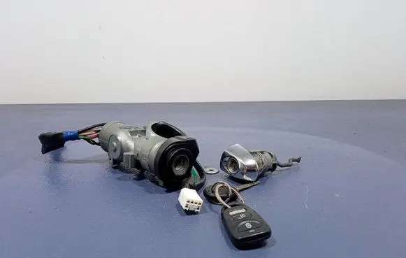 KIA Carens II Ignition lock 