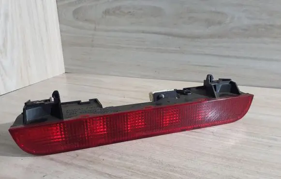 Nissan X-Trail T30 Third/center stoplight