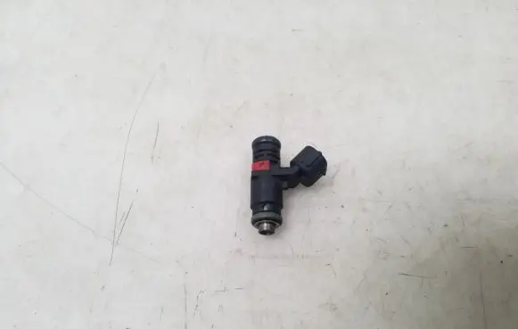 Skoda Fabia Mk2 (5J) Fuel injector 03E906031C