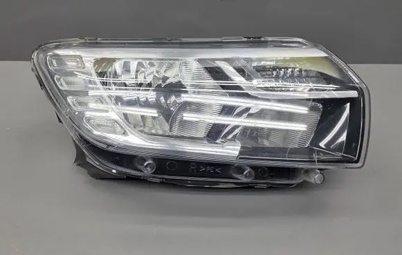 Dacia Sandero Headlight/headlamp 260104945R
