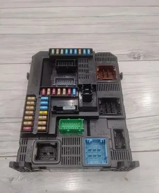 Peugeot 307 Comfort/convenience module 9819850080