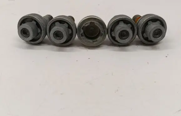 Opel Astra L Anti-theft wheel nuts and lock 