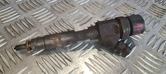 Opel Vivaro Fuel injector 0445110021