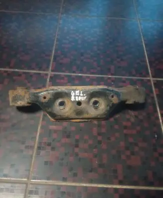 Subaru Legacy Rear differential/diff mount bracket 