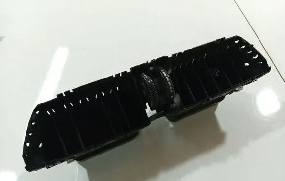 Mercedes-Benz CLS C219 Dash center air vent grill A2198300054