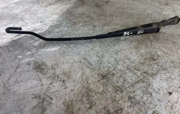 Volkswagen PASSAT B5.5 Front wiper blade arm 3b1955409