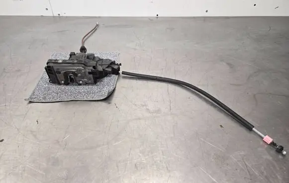 Mercedes-Benz E W214 Front door lock A2230030899 A0997209601