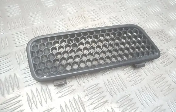 Renault Scenic I Front bumper upper radiator grill 7700428467