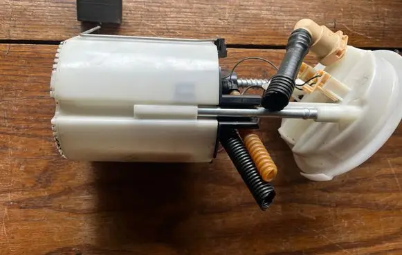 BMW 3 E92 E93 In-tank fuel pump 16147163298 7163298 6765717