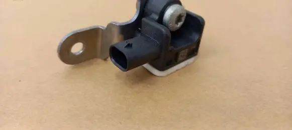 Porsche Cayenne (9Y0 9Y3) Airbag deployment crash/impact sensor 971907651