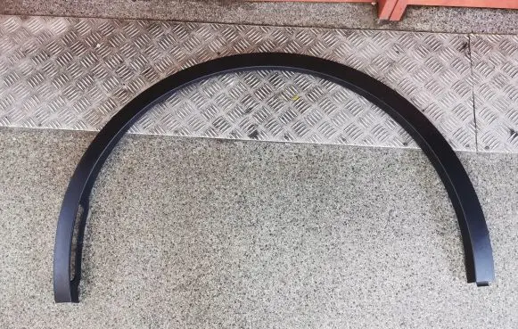 Tesla Model Y Front arch trim 165869100A