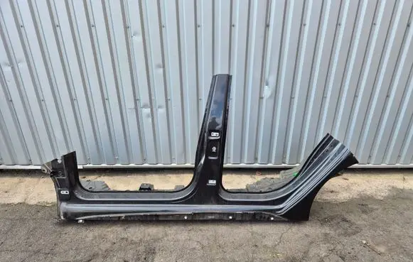 Volkswagen ID.3 Pillar (middle) 