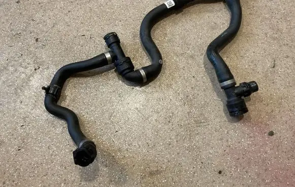 BMW 3 G20 G21 Engine coolant pipe/hose 8654832 8654870
