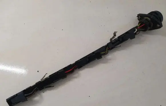 Volkswagen Touran I Fuel injector wires 038971803