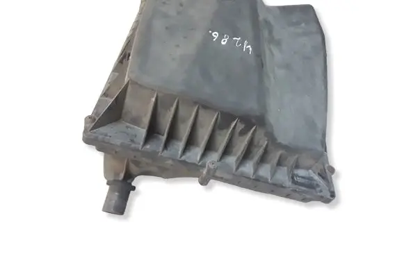 Chevrolet Cruze Air filter box 13272777