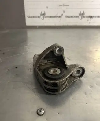 Ford Kuga II Engine mounting bracket AV616P093GA