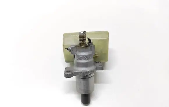 Mercedes-Benz S W220 Master brake cylinder A2204300002