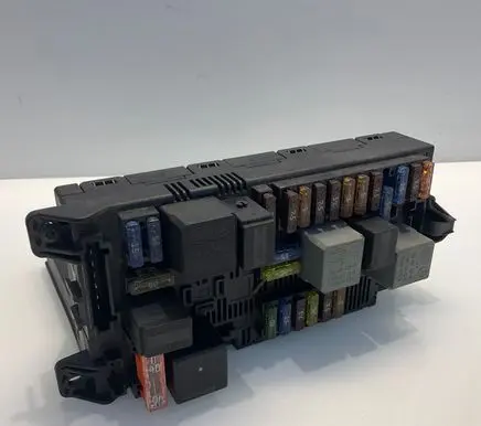 Mercedes-Benz E W211 Fuse module 2115457401 2040313A4 A2115457401