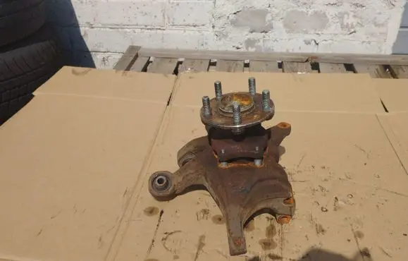 Rear wheel hub