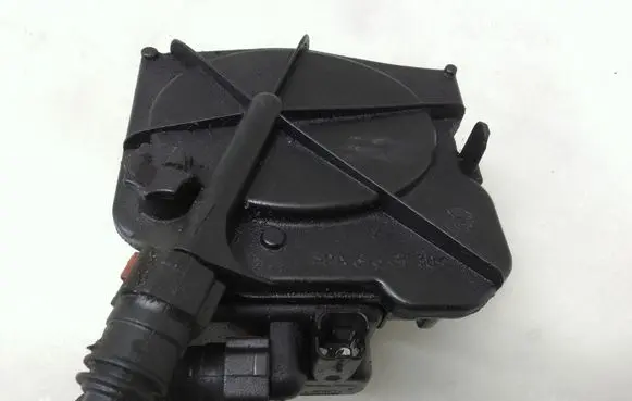 Peugeot 207 Fuel filter housing 9305108C