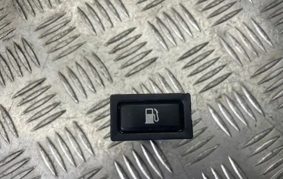 Toyota Avensis T250 Fuel tank opening switch 156775