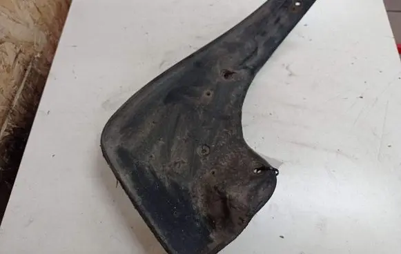 Volkswagen PASSAT B6 Rear mudguard 3C0075101