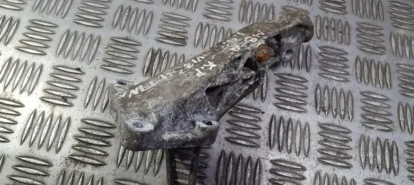 Mercedes-Benz A W168 Engine mounting bracket