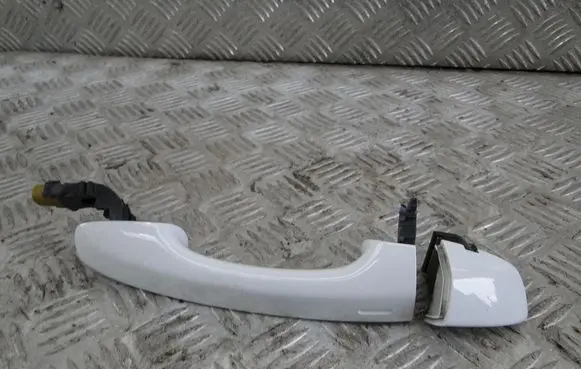Volkswagen Tiguan Front door handle cover