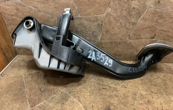 Mercedes-Benz CLS C218 X218 Brake pedal A2042902101