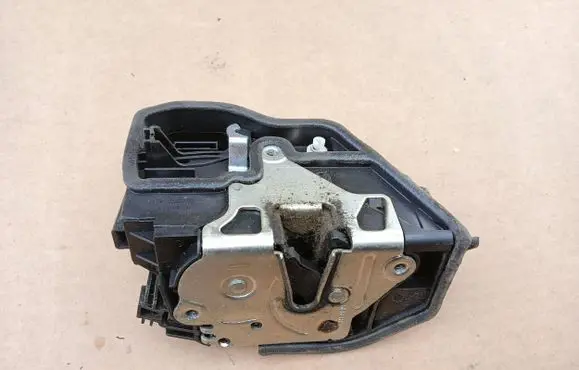 BMW X3 E83 Front door lock 7202146 A053702